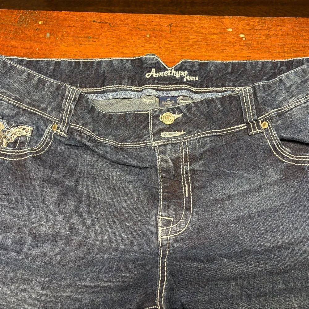 Amethyst Jeans Dark Wash Frayed‎ Hem Shorts - Picture 4 of 7